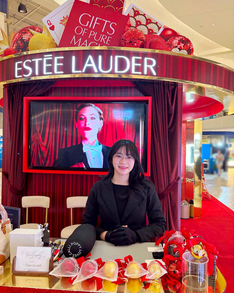 Live Calligraphy Service at Estēe Lauder Christmas Pop-up Store