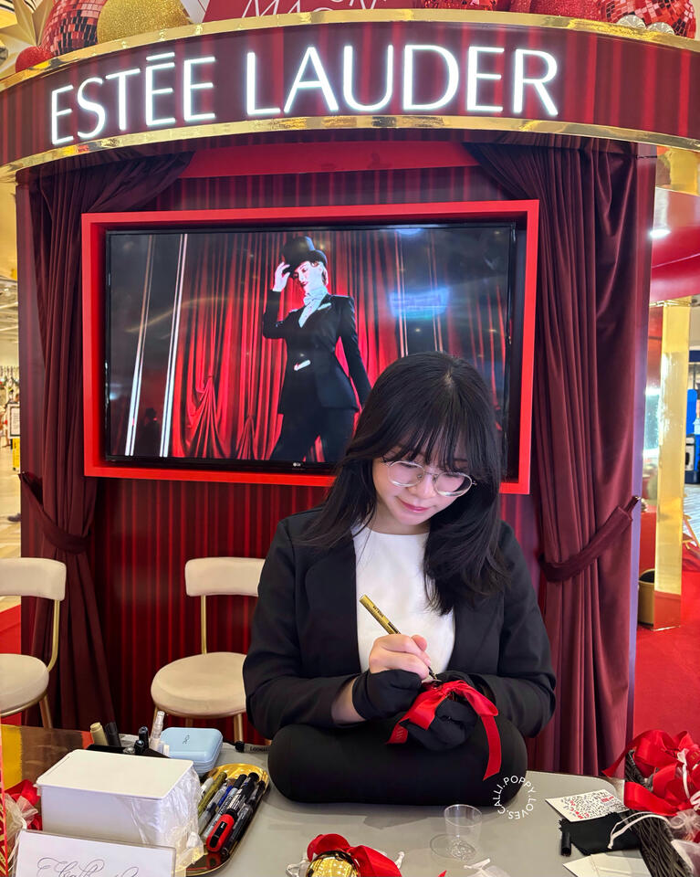 Live Calligraphy Service at Estēe Lauder Christmas Pop-up Store