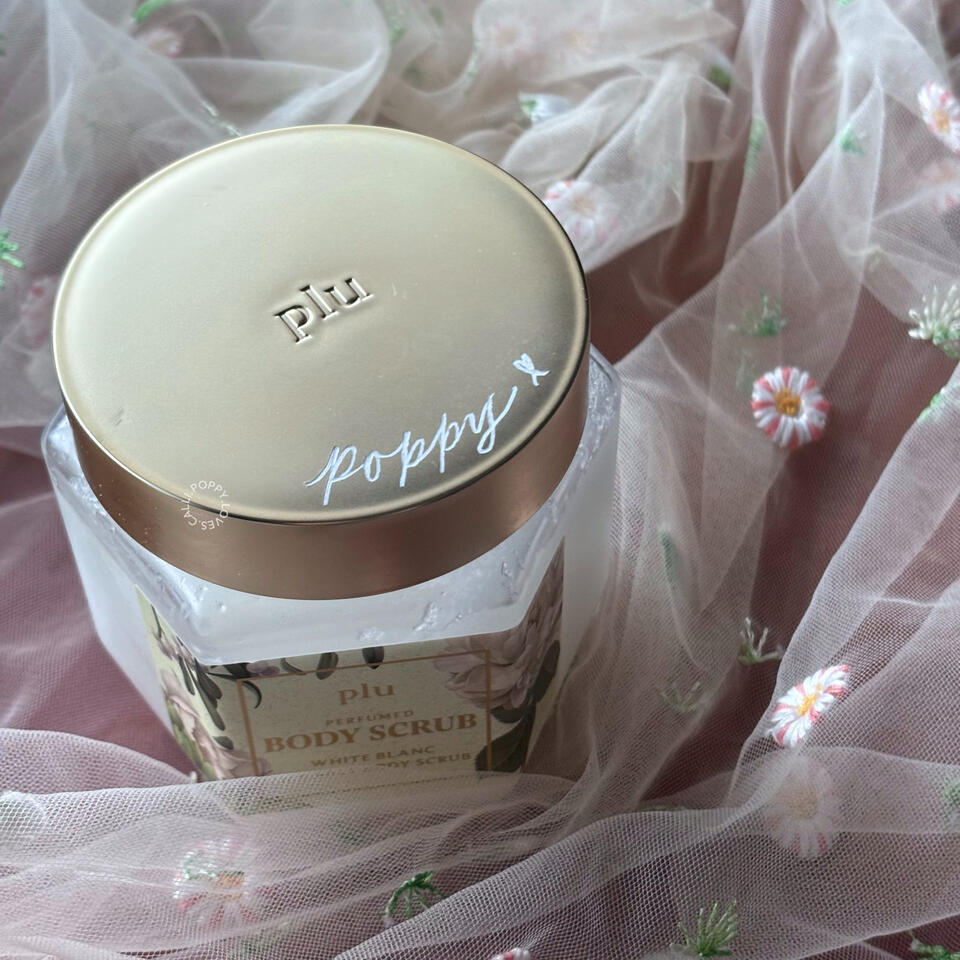 Engrave on plastic jar