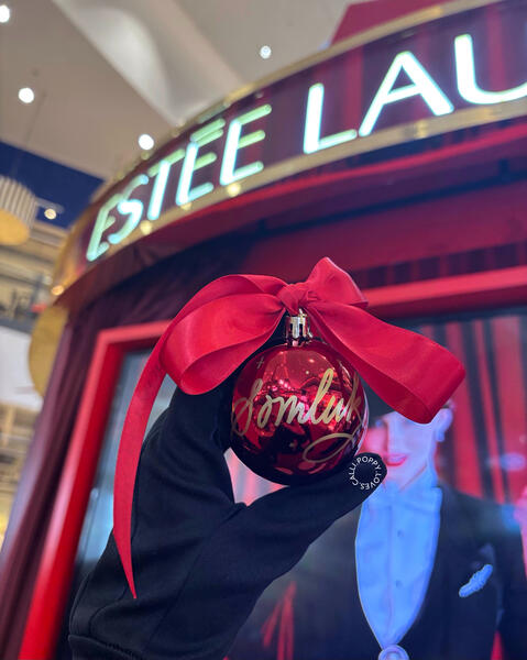 Live calligraphy service at ESTĒE LAUDER Pop-up Store, DEC 2024